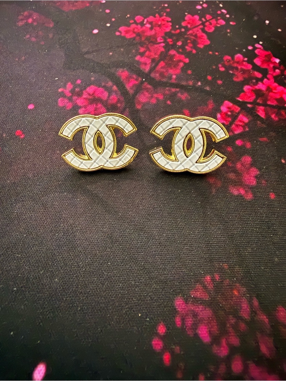 White and Gold Interlocking CC-Style Stud Earrings